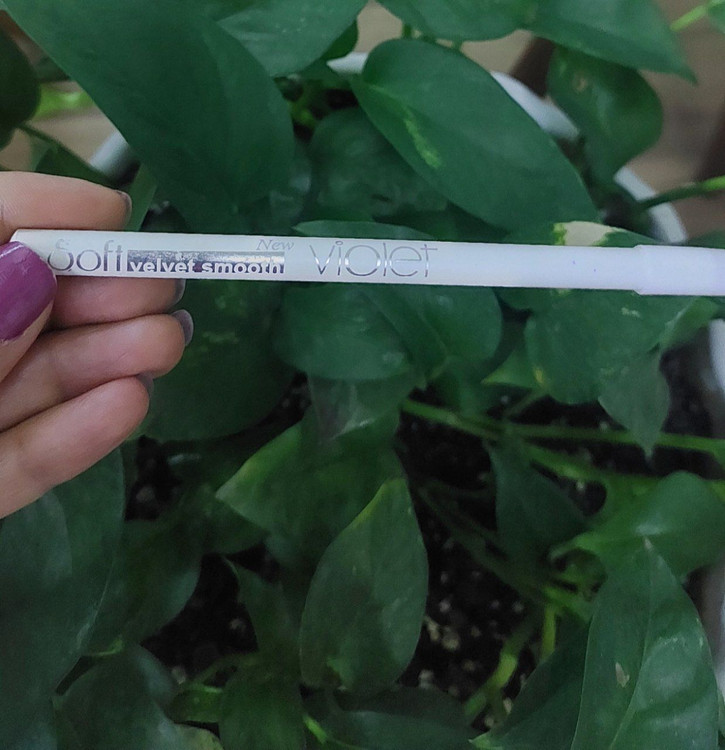 مداد سفید violet